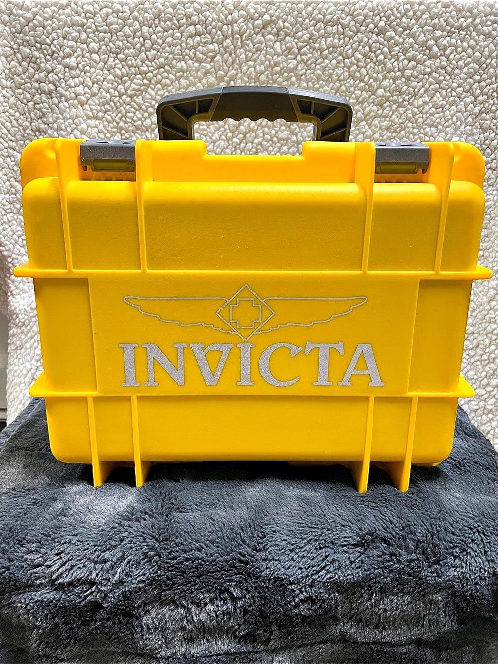 INVICTA 8-Slot Watch Collector Case